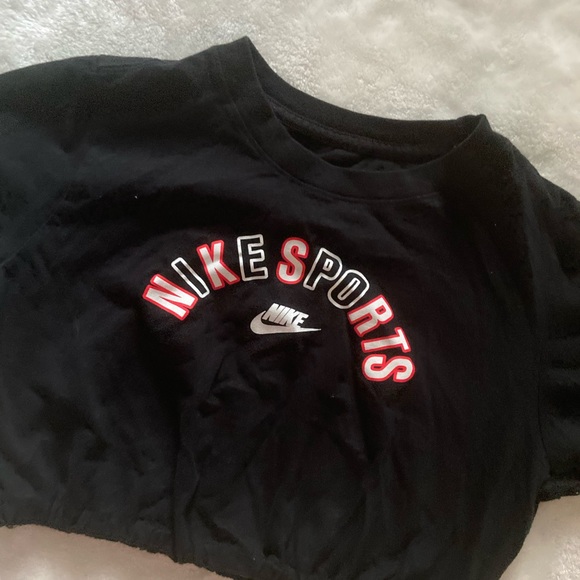 Nike Crop - Picture 2 of 2